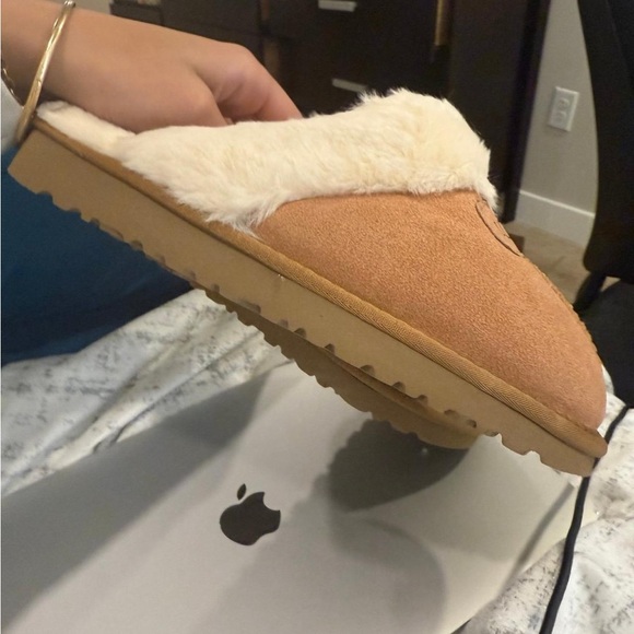 UGG Women's Tan Slippers with Plush Cream Lining - Picture 2 of 7